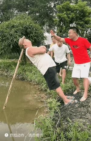 这个几个哥们真会玩，先骗自己，后骗别人，结果大家都很开心[捂脸哭][笑着哭]