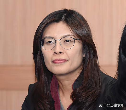 忽悠归忽悠，郑丽文成与不成，都没卢秀燕啥事！卢秀燕今儿在基隆，都快明说要参