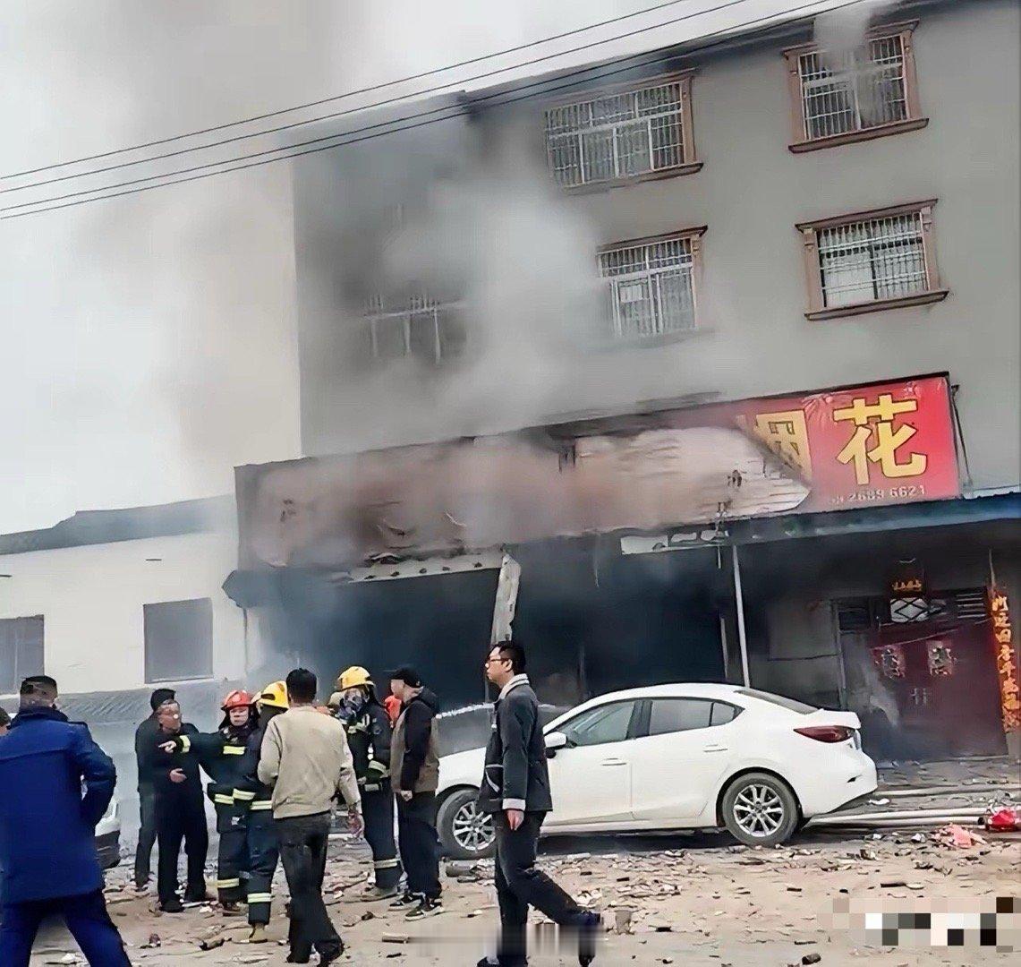 在这举国团圆的时刻，湖北襄阳宜城市郑集镇烟花爆竹售卖门店发生的起火爆炸事故，让人