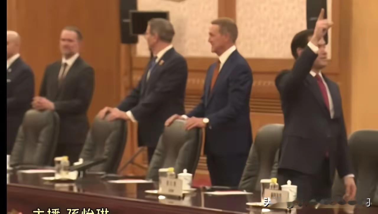 太生动了！卢比奥走进人民大会堂那一刻，整个人直接“惊呆”了。原本绷着脸的外交