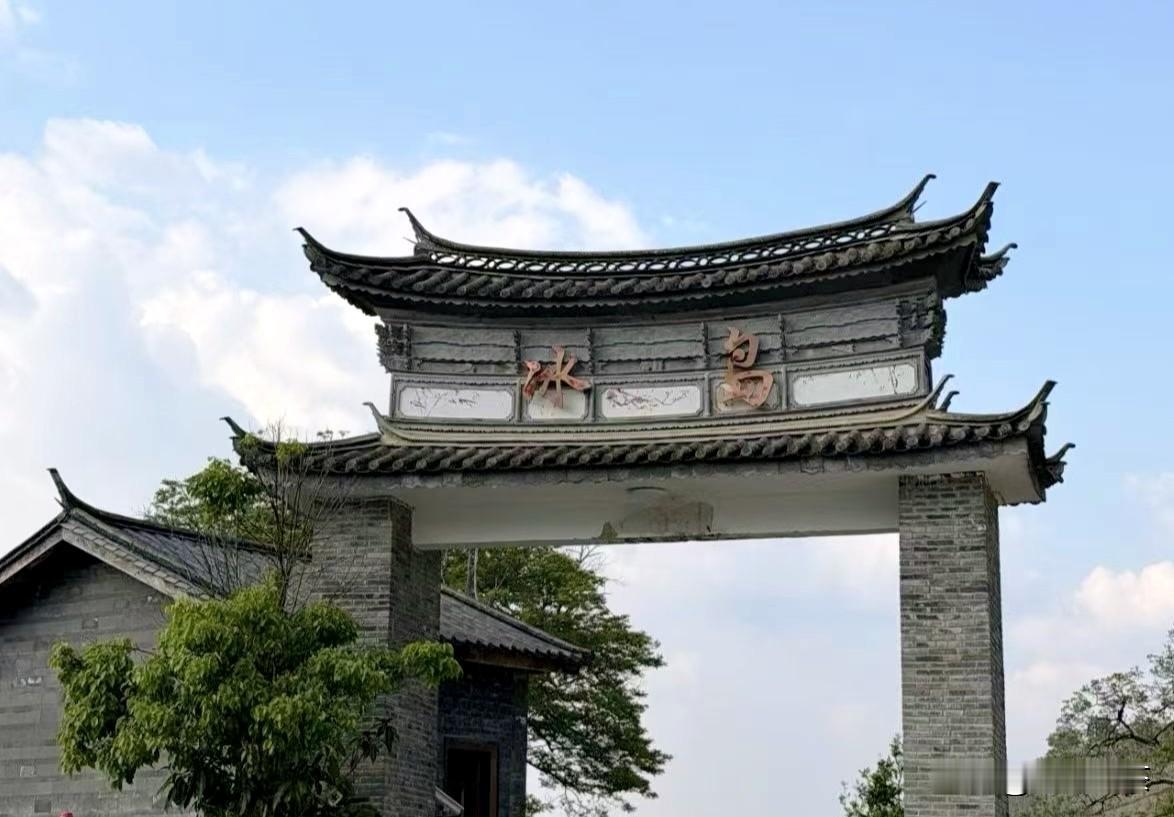 2026云南春茶行情全景解析：四大茶区涨跌分化，谁是今年的性价比之王？四月的