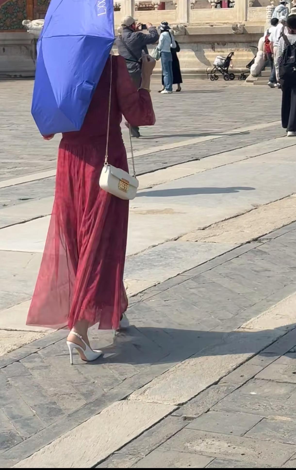 故宫，实打实的10，还没有防水台666。功夫到家，爬山穿细高跟鞋的我也佩服。