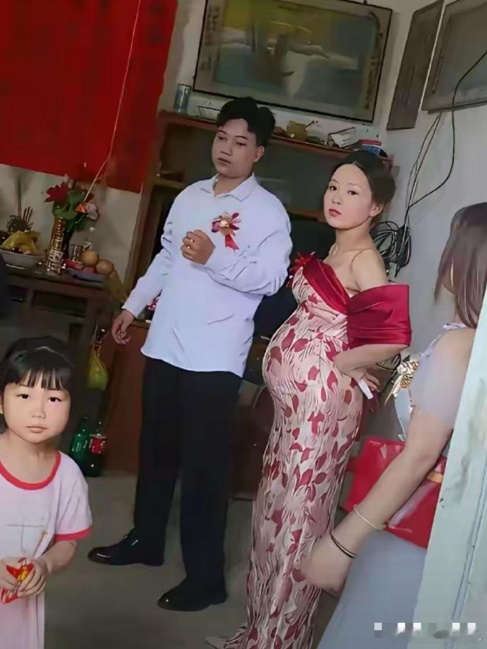 看到新娘新郎，突然觉得社会不仅进步了，而且更宽容了。​​​