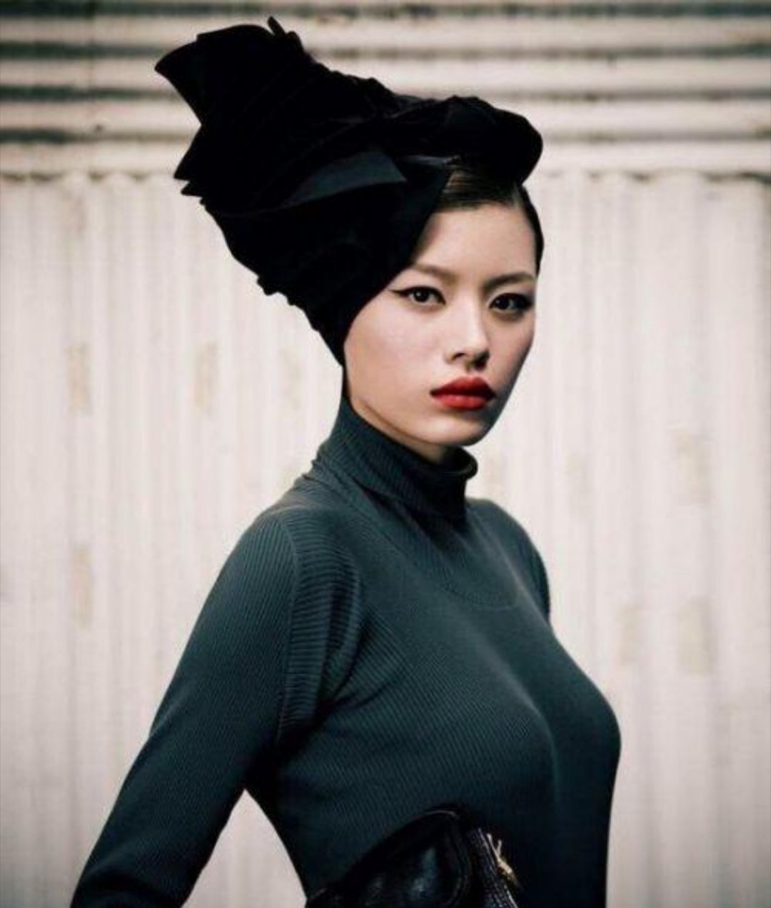 葛荟婕回应女儿叫章子怡妈妈啦！说这是孩子的选择，自己尊重也接受，还祝女儿开心，这