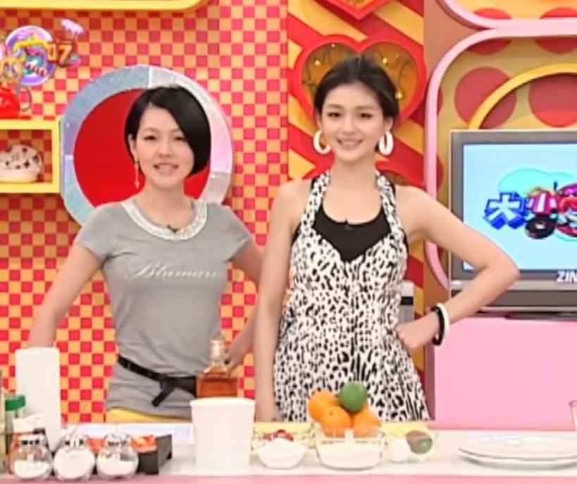 大S生前曾说过，自己脖子偏短、不够修长，所以很少佩戴项链等饰品。但我个人并不觉得