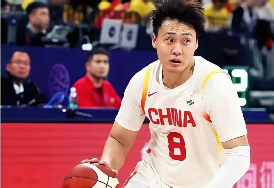 赵睿赛后采访引爆热议！直言不讳点破男篮核心症结刚看完中国男篮对阵韩国的比赛，心中