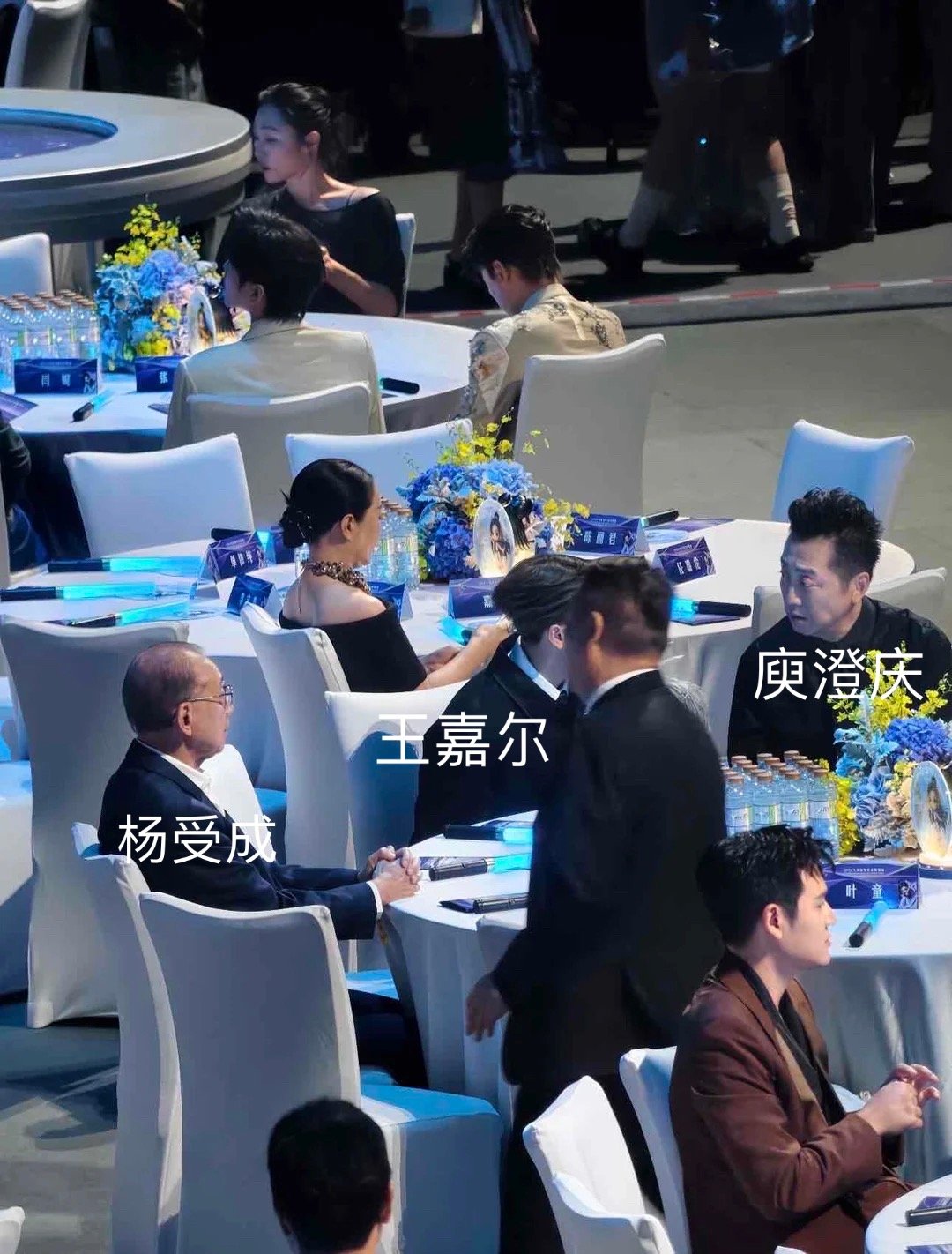 王嘉尔座位图第一排主桌c位4号桌[大笑]​​​