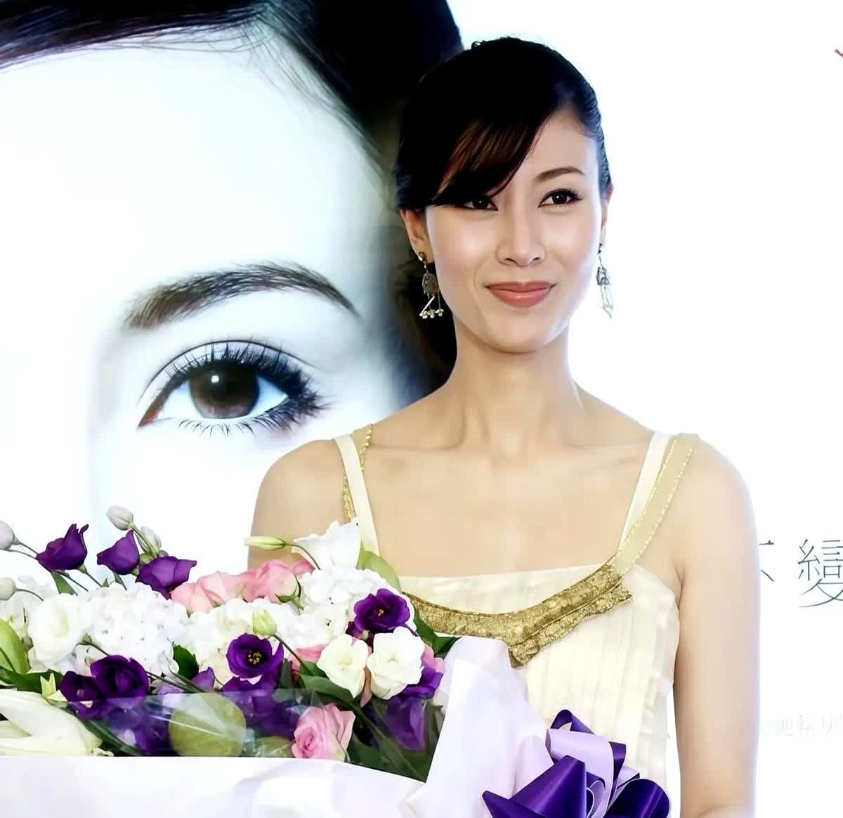 我对李嘉欣的美貌，可是太有发言权了，因为我在香港见过她本人，当时她不到40岁，早