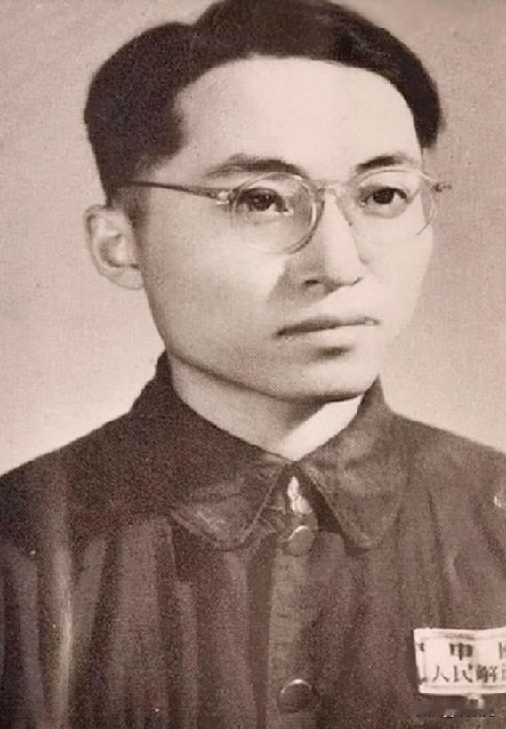 1952年，志愿军师长黄振荣回国治病，主治医生周兰说她与恋人潘田已失散8年。黄振