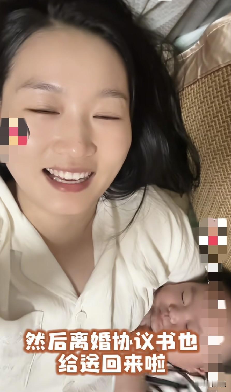 女子说报应来得真快呀，我的宝宝100天了，是不是很可爱呀？但是我却要离婚了，就因