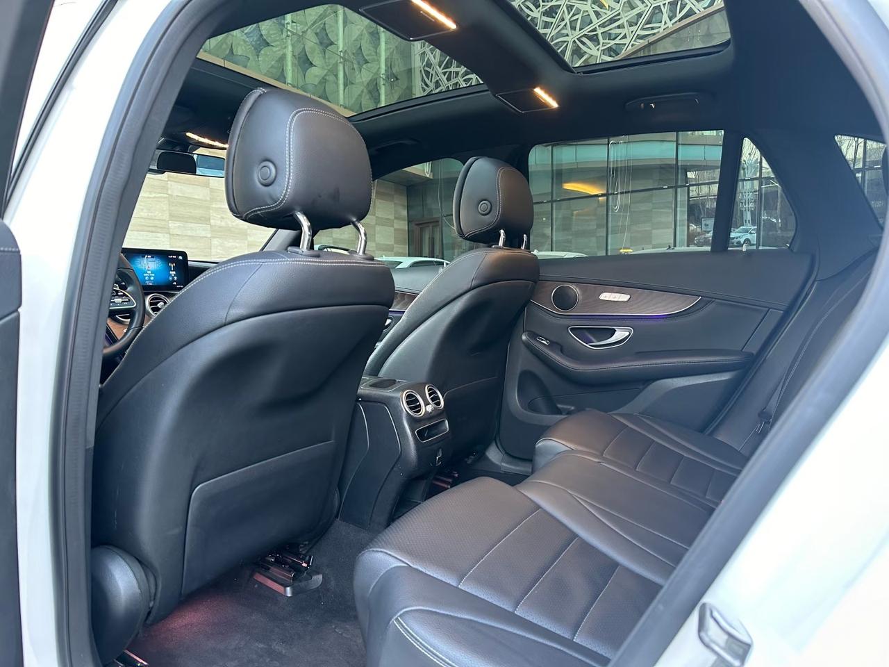 你们二手车商也太黑了！这才几年的车，到你这分文不值，大哥甩车门，深踩油门而去