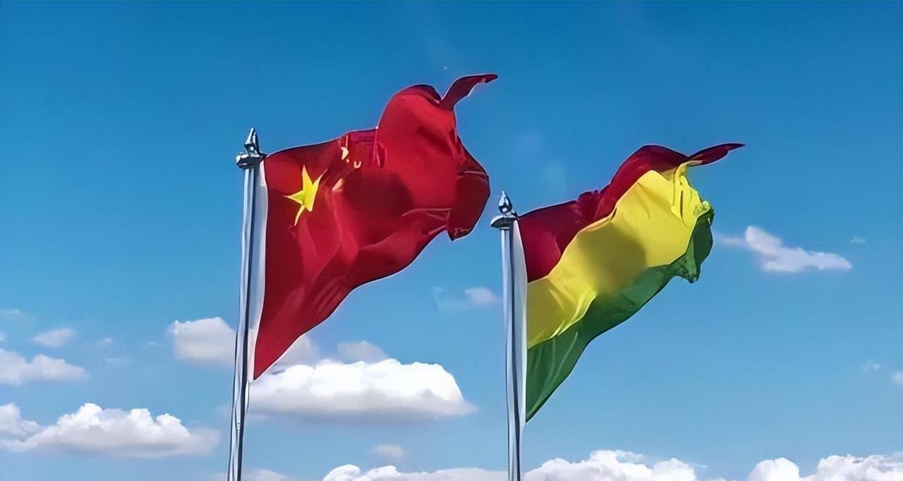 2025年11月，玻利维亚新总统刚上任，就迫不及待对中企参与的锂矿项目展开全面审