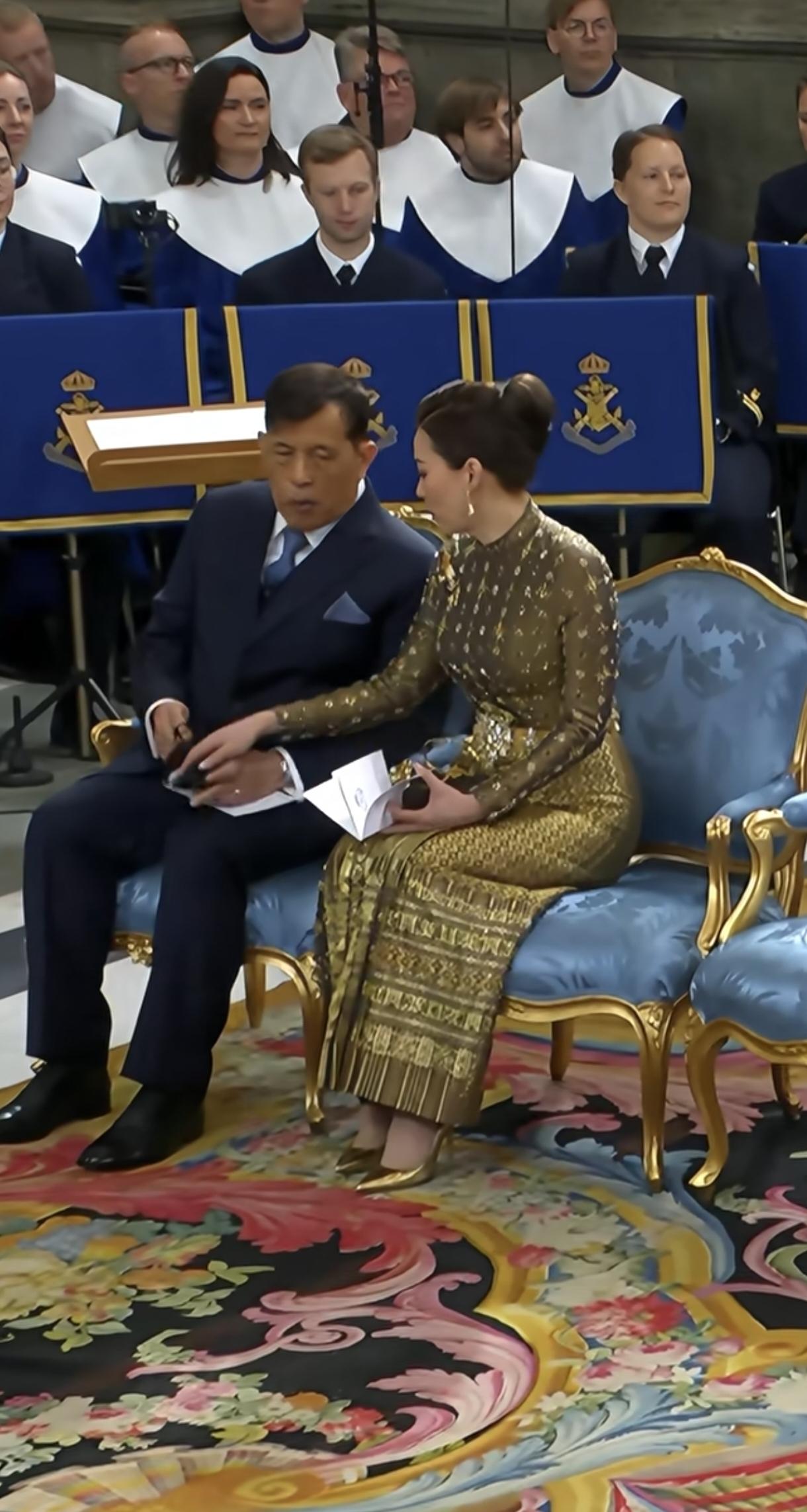 夫唱妇随，苏提达王后一直笑盈盈的让人特别舒服。她待泰王温柔体贴，很有眼力劲。真的