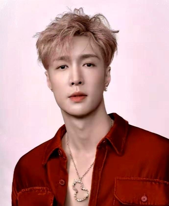 说张艺兴被国话封杀停演？全是没实锤的谣言。之前他缺席EXO韩国活动，被博主