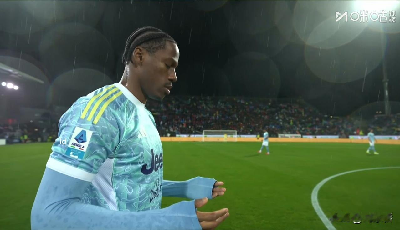 尤文必须买新中锋了！和卡利亚里的比赛充分证明，尤文前场需要一个真正的“9号”