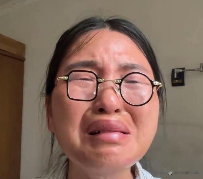 山姆托举姐又出来道歉！不过我看她是醉翁之意不在酒，越看越烦。前天，她再次发视频称