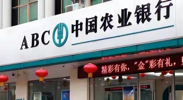 《钱到底还要不要存银行？3.5%的利息没跑赢通胀，但“不存”可能先把你跑垮》