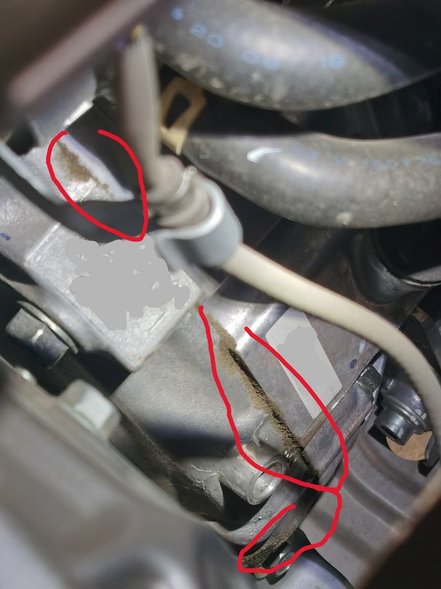 十代雅阁1.5T这是变速箱漏油吗20年9月份生产的车子，因为家里另有一辆纯电车