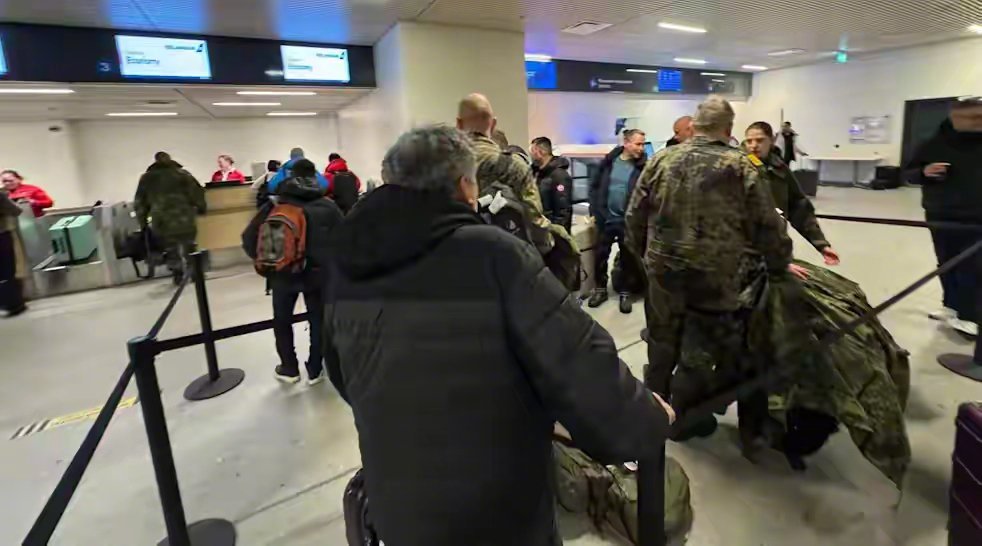 欧洲八国联军，为什么德军第一个从格陵兰岛逃跑？因为欧洲八国联军缺“德”。