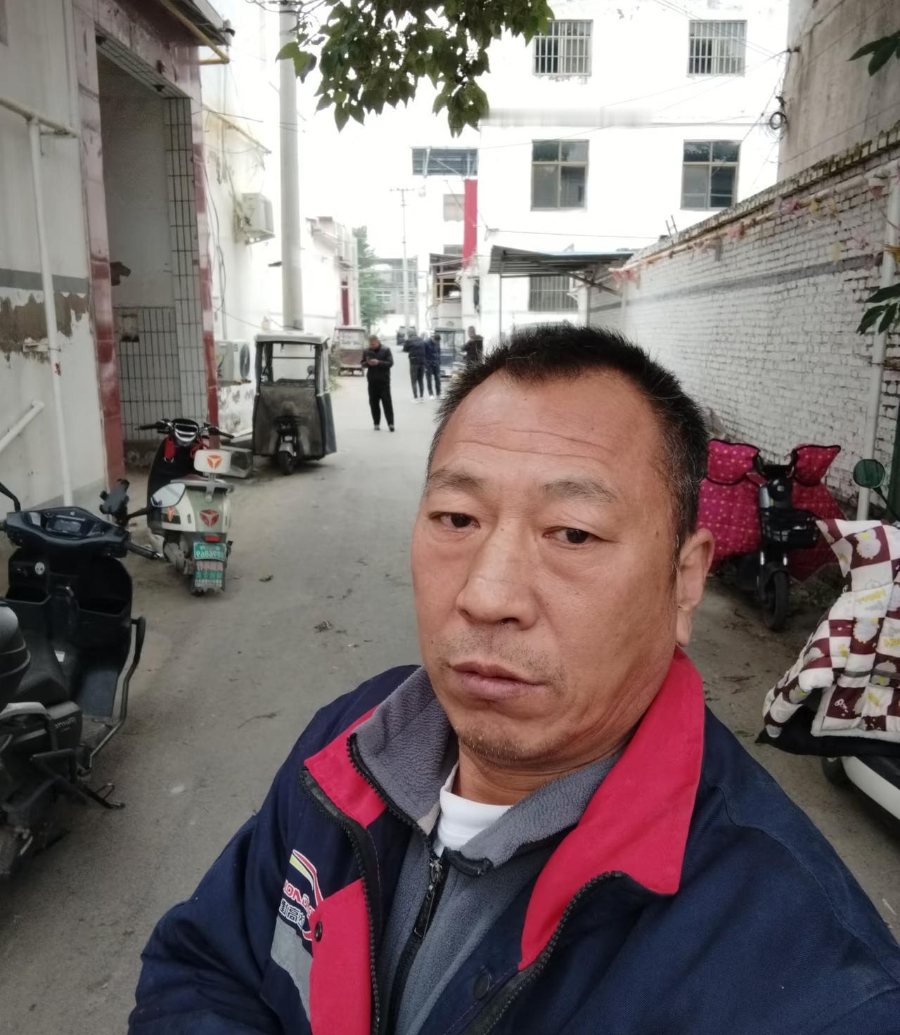 我这个五十六岁的男人，突然感觉左右不了自己的生活了！昨晚因为我工作的事，跟老