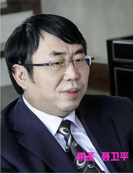 1985年的春晚后台，发生了一件挺“狂”的事儿。聂卫平指着上面的规定直接