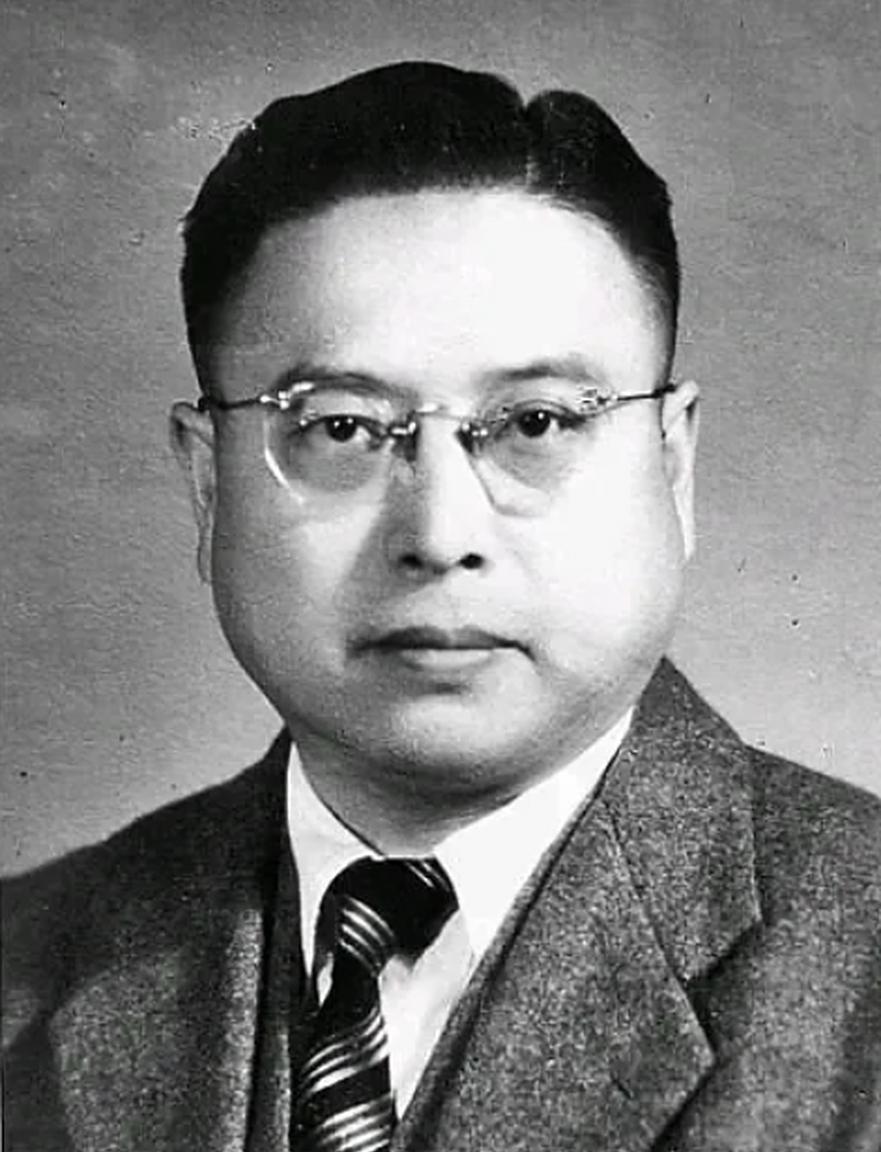 1949年，黄竞武双手反绑被拖出监狱，拖到一个事先挖好的深坑边，特务们一把将他
