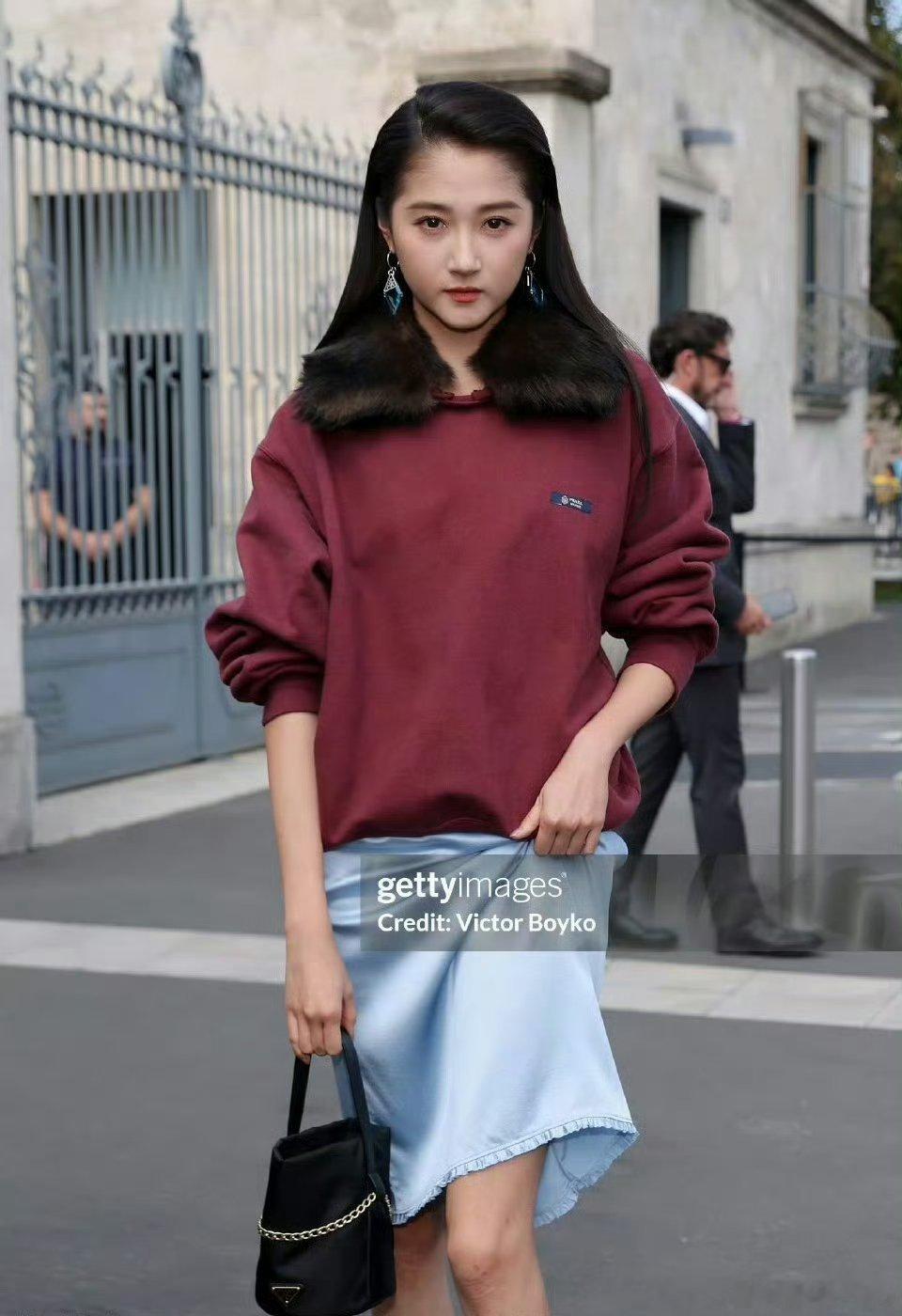 谁在害这个关晓彤！！这造型认真的吗？！Prada明明有更好看的衣服啊[融