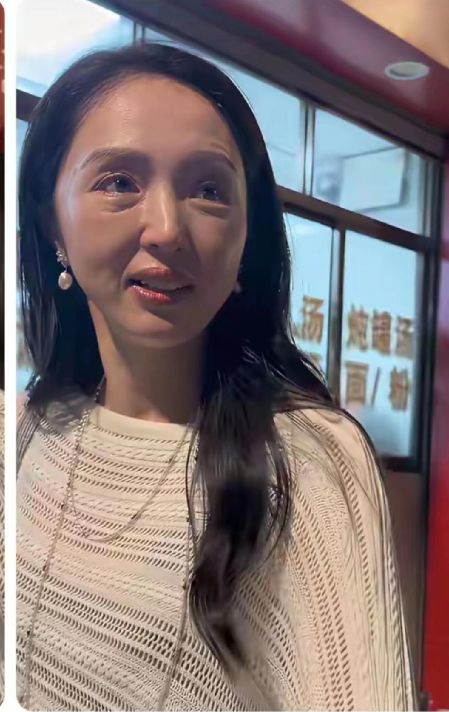 很自然没有任何修饰的痕迹能认出她是谁吗