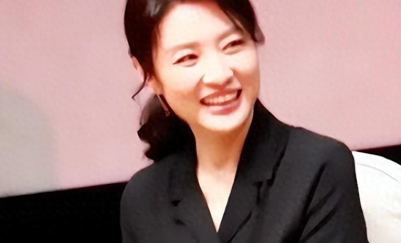 刚看到这篇讲周涛的文章，心里挺有感触。文中梳理了她从安徽小城姑娘到央视一姐的成名