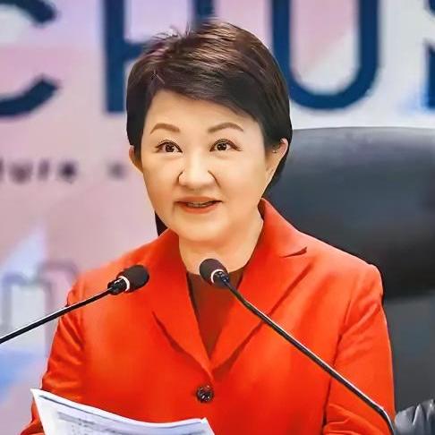 国民党籍所谓“台中市长”卢秀燕，窜访美国期间接连大放厥词，已经完全放飞自我了