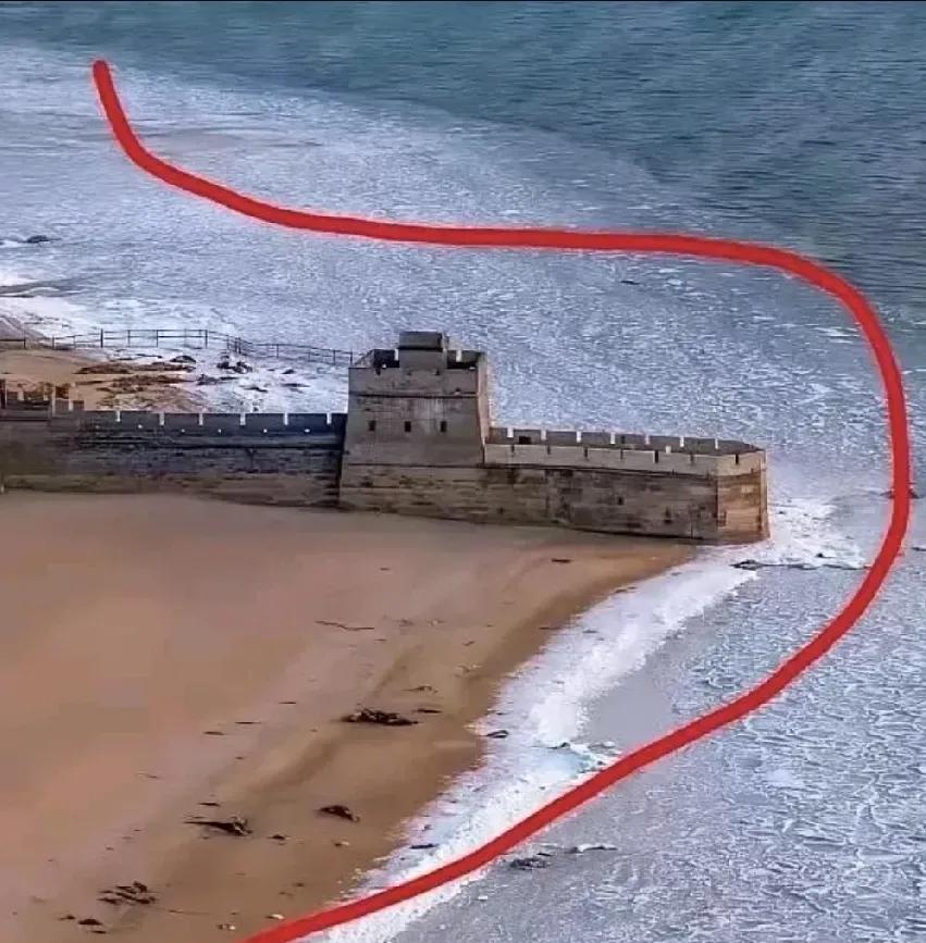 大明时期修建的山海关这个城墙只修建到海边一点点，这样真能防御游牧民族的进攻吗？