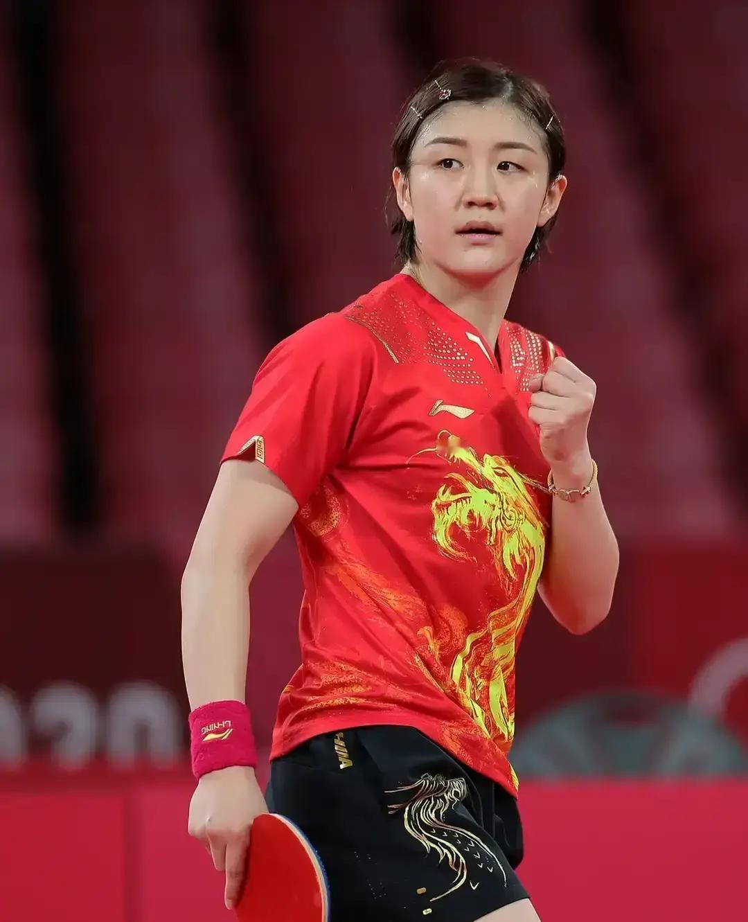 陈梦奥运单打连庄了。和邓亚萍、张怡宁名字放一块儿，这分量不用多说。她是现役独一份