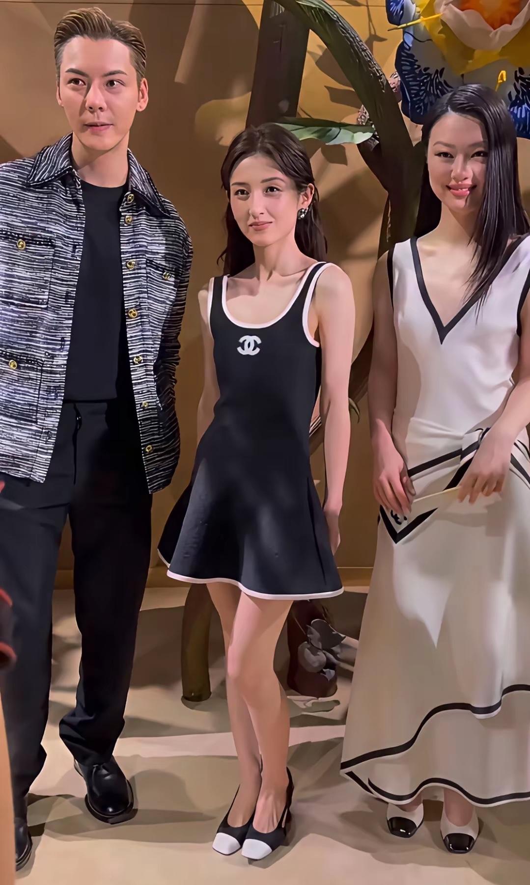 近日，陈伟霆、张子枫、单依纯在巴黎时装周合影，真的好nice啊。张子枫与单依