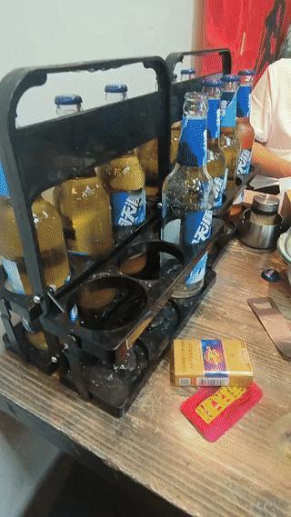 刚开始还以为是一个美女呢？结果竟然是一个男生？现在的男生皮肤都这么好吗？帅哥