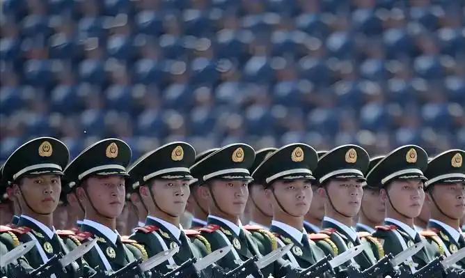 如果真打起仗来，美国在常规战争层面根本赢不了中国，为啥呢？现在很多人都说美国打