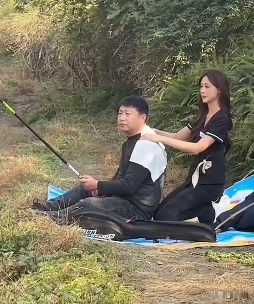 晒晒我的摄影作品新生活方式：钓鱼的时候点一个上门按摩服务，一边钓着鱼，一边养护身