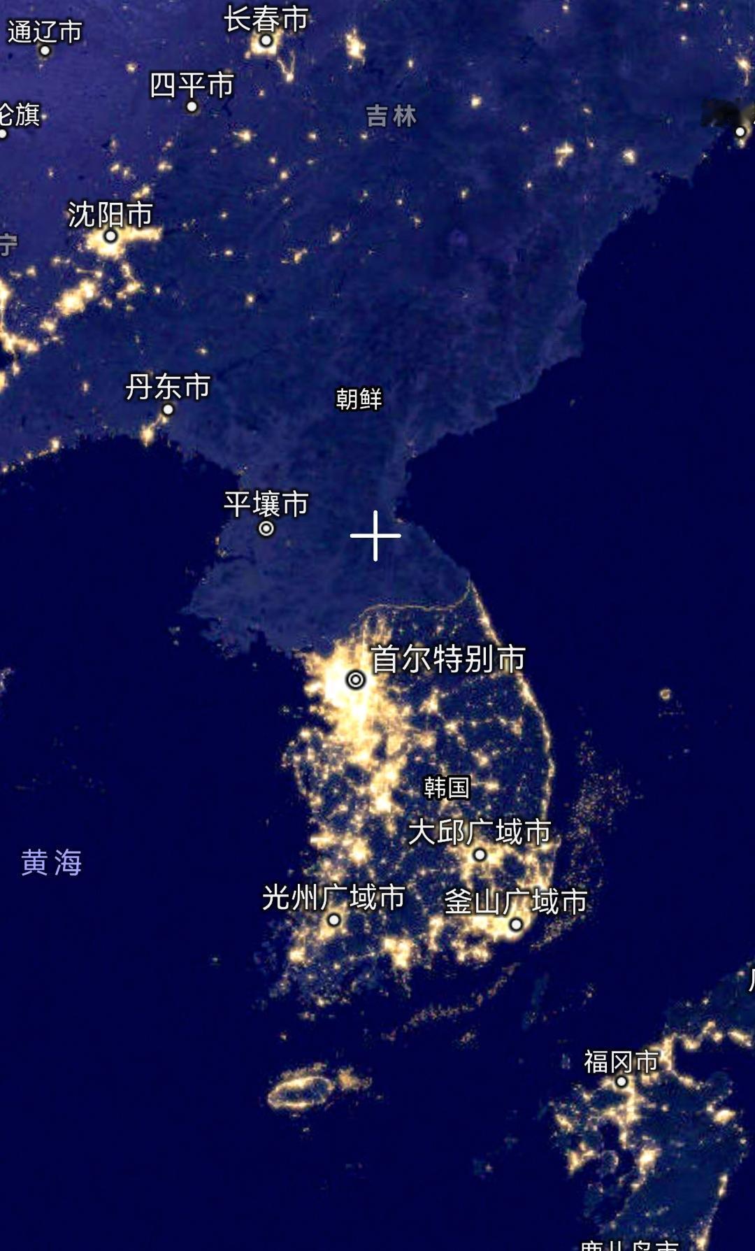从航拍的灯光卫星地图来看，不得不承认韩国确实是一个发达国家。但看看朝鲜，真的是区