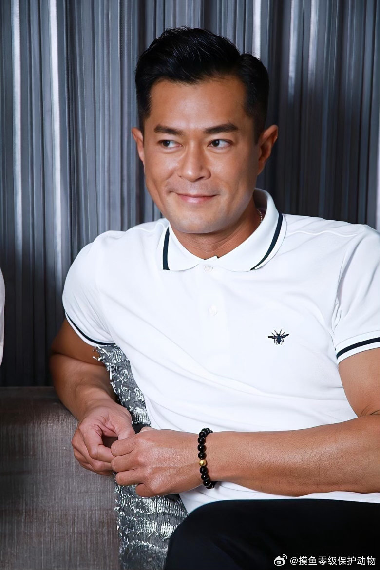 差点没认出来这是古天乐古天乐这次的角色造型堪称换脸级别，周润发都直言“你变太多了