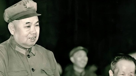 毛主席是统帅、是导师，不是没有原因的。打济南战役时，许世友给中央发电报说，“主席