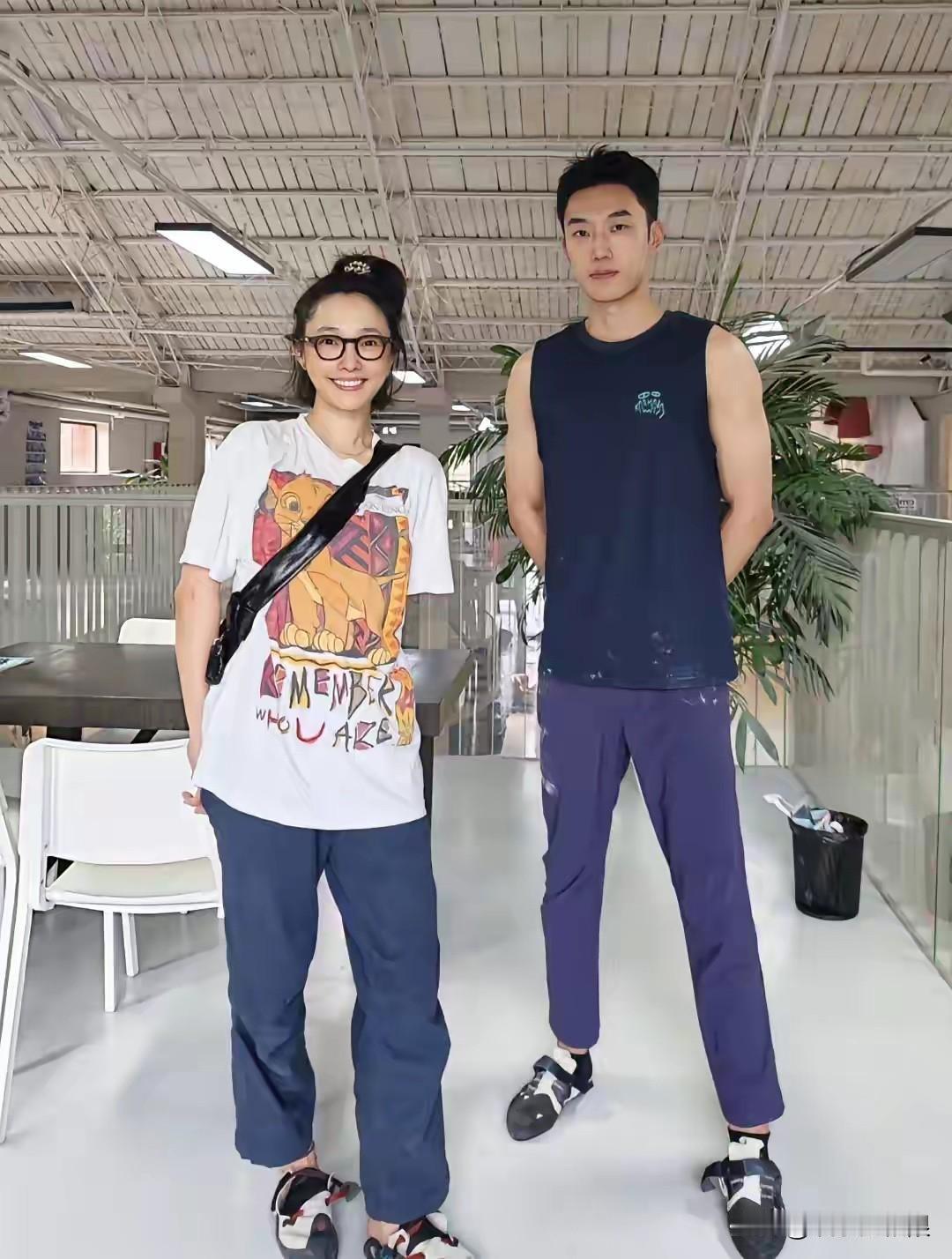 网友偶遇白百何，这是她吗？现在的明星怎么动不动就瘦成这样？瘦成我们不认识的样