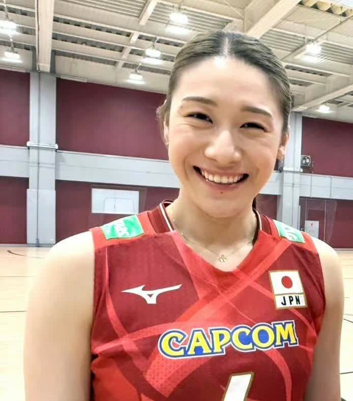 日本女排的石川真佑、左藤淑乃、和田由纪子这三位边攻有一个共同的特点：发球好，扣球