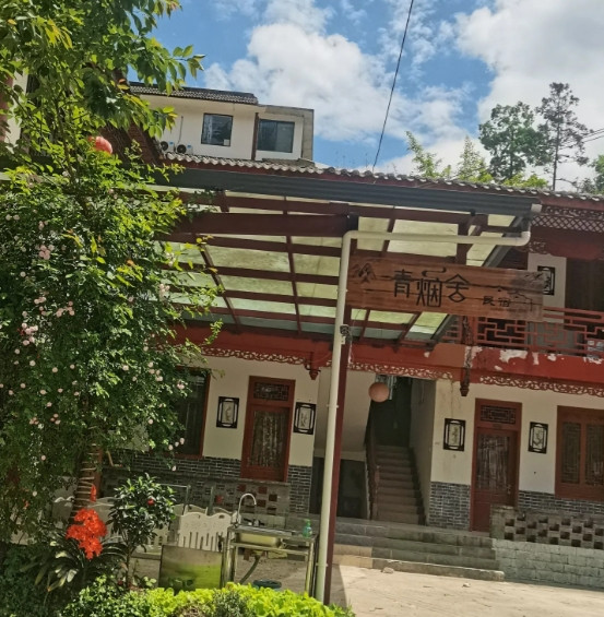 今天是成都旅居的第94天，终于弄明白了青城山民宿酒店内卷的原因了，不是他们内卷，
