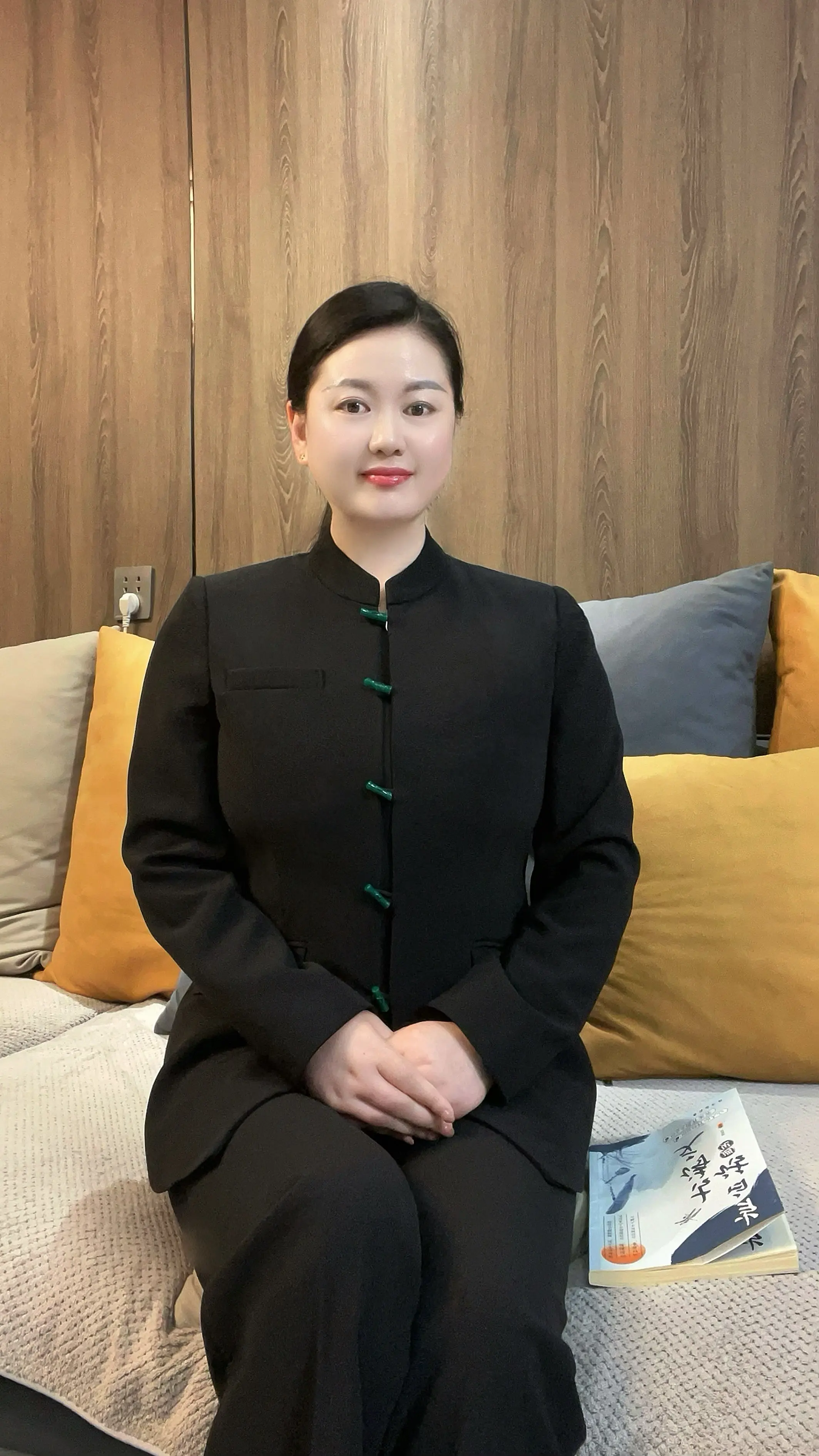 真正的反击不是下场与人在泥地里撕缠 而互相丢泥巴，而是一路上升、远离...