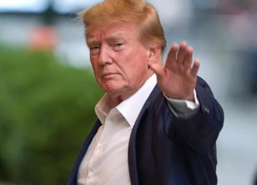 特朗普曾再次通告全球：台湾问题是中国自己的问题，美国尊重中国的任何一个举动，中国