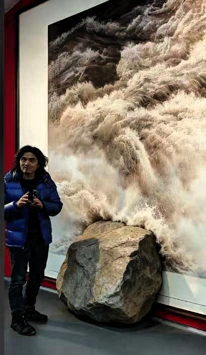 近日，著名黄河画家徐惠君，一幅价值380万元的画作，因为落款时候的失误，导致脚手