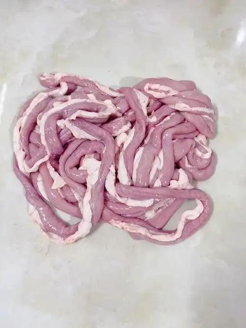 这是广西远近闻名的痛风套餐，这也是当地人最离不开的一道绝世美味。 可这道美味