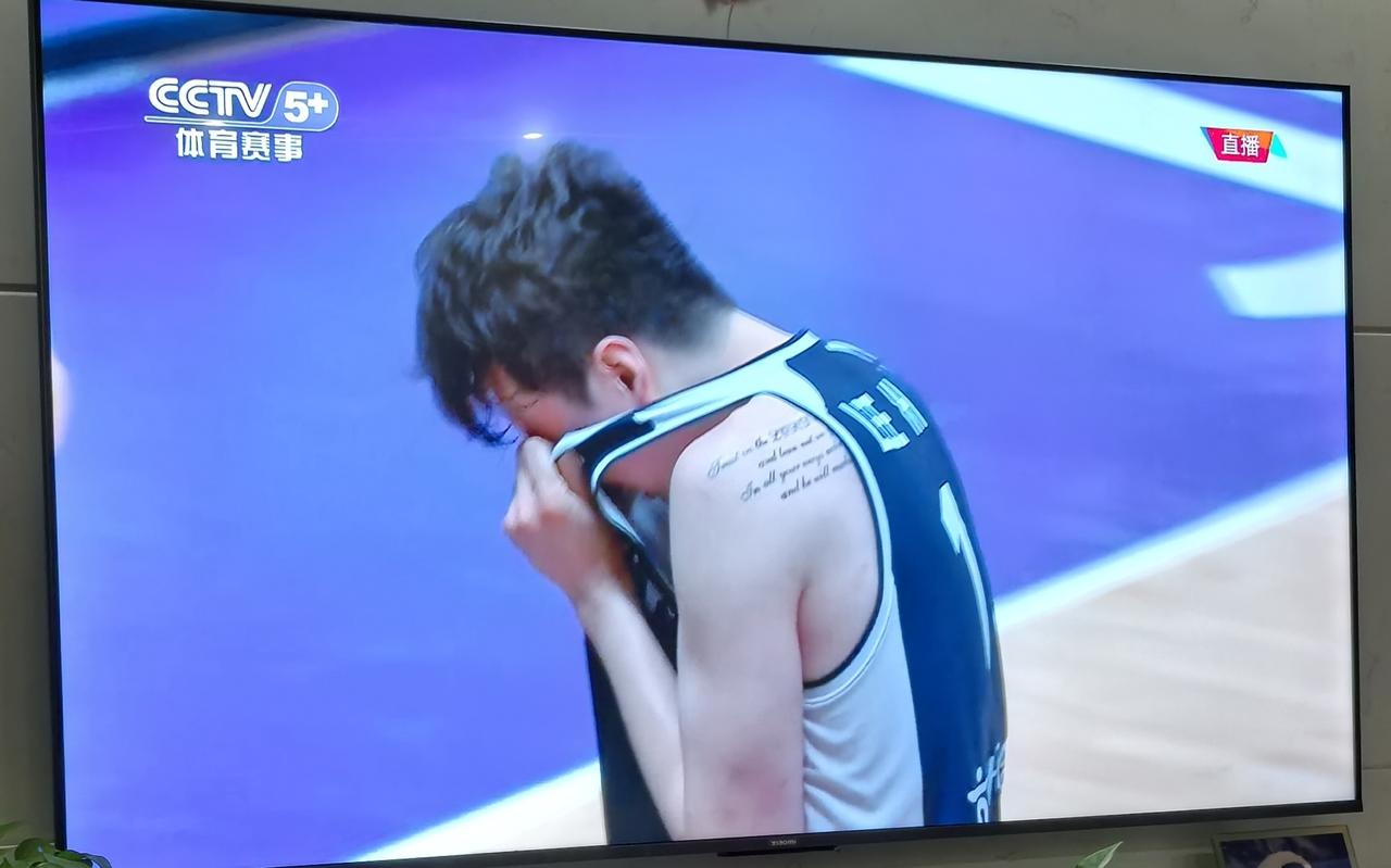 韩国队被打哭了！最后时刻，当廖三宁关键时刻两分一进！领先8分后！不到30秒比赛结
