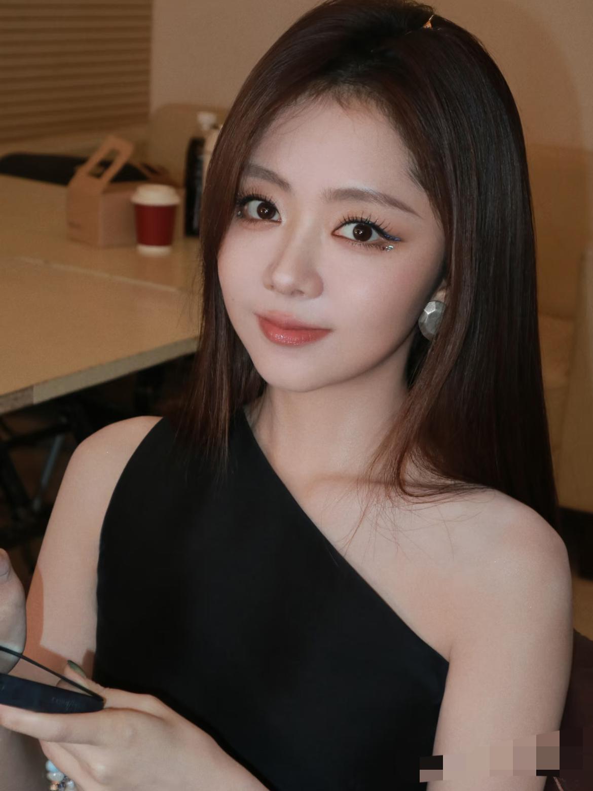 内娱终于出现了一个可怕的演员，那就是谭松韵，不是因为她长得有多好看，而是她的