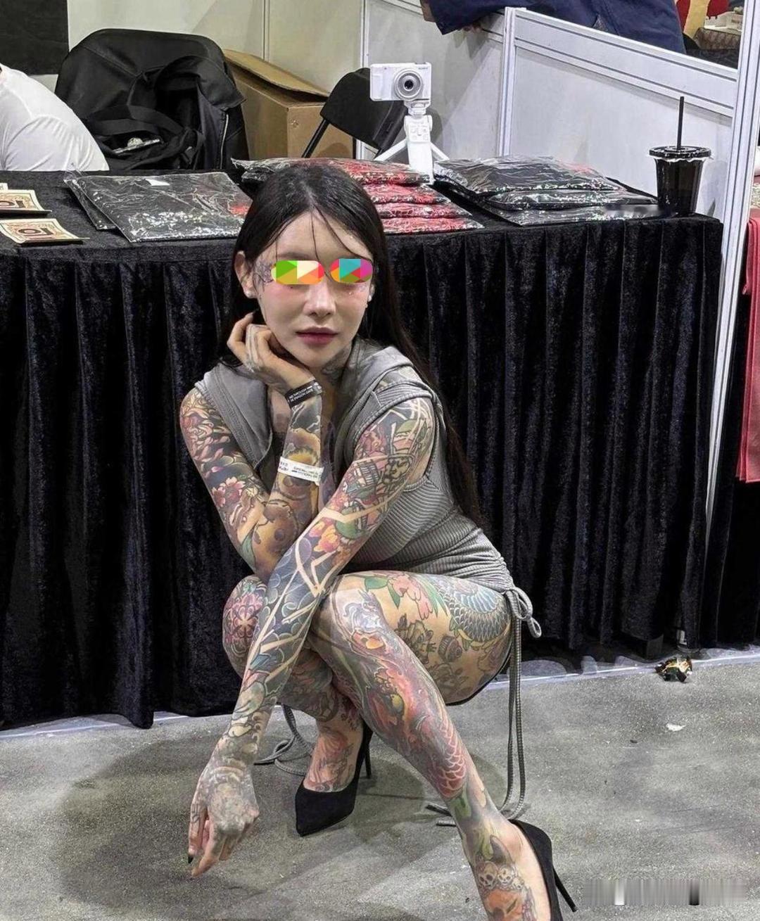 现在的酷，就是未来的哭。那些支持全身纹身的，你换个角度想想：如果是你女儿这样