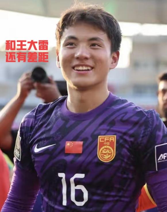别拿李昊和王大雷比！ 不少人拿两个人这个赛季的数据对比，说李昊不仅年轻，成绩